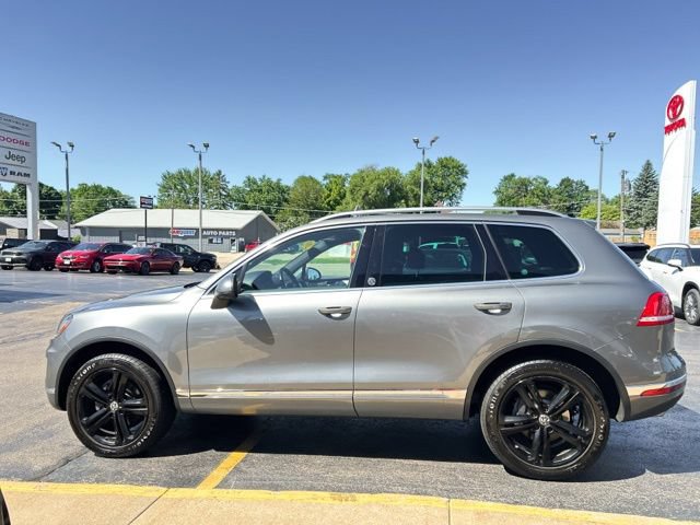 Used 2017 Volkswagen Touareg Wolfsburg Edition AWD/4WD image 6