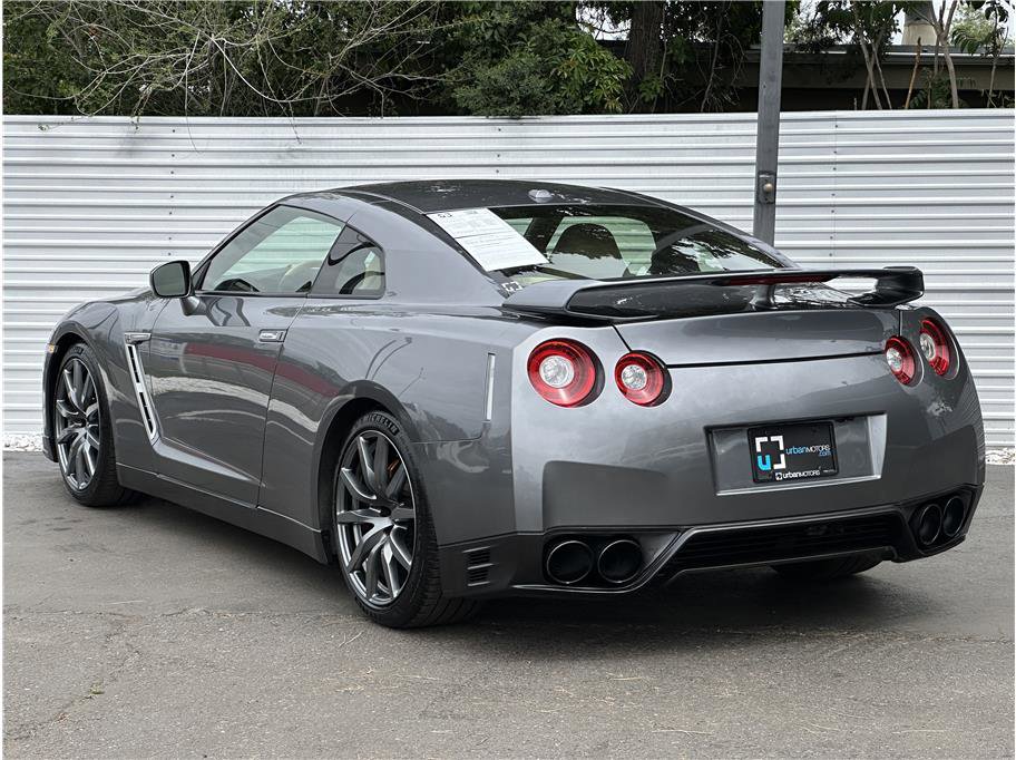 Used 2015 Nissan GT-R Premium AWD/4WD image 3