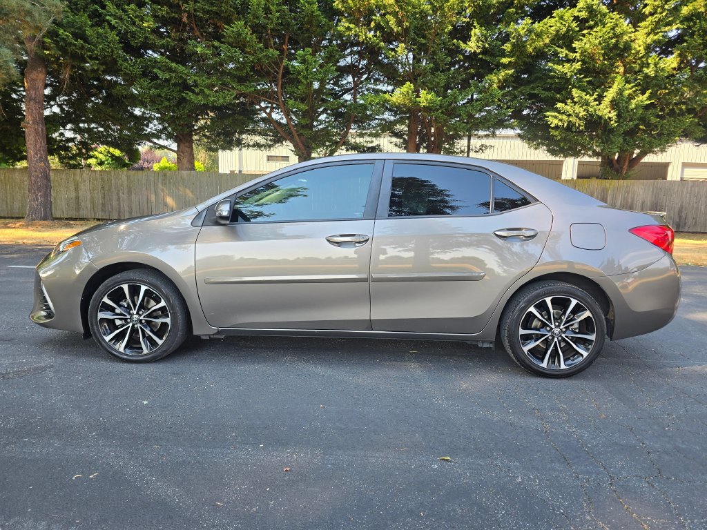 Used 2019 Toyota Corolla SE w/ Body Protection Package FWD image 3