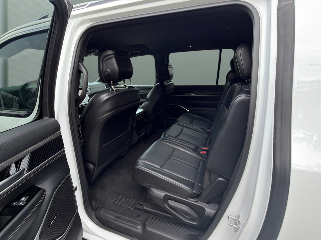 Used 2024 Jeep Wagoneer L Series III w/ Flexible Seating Group AWD/4WD image 13