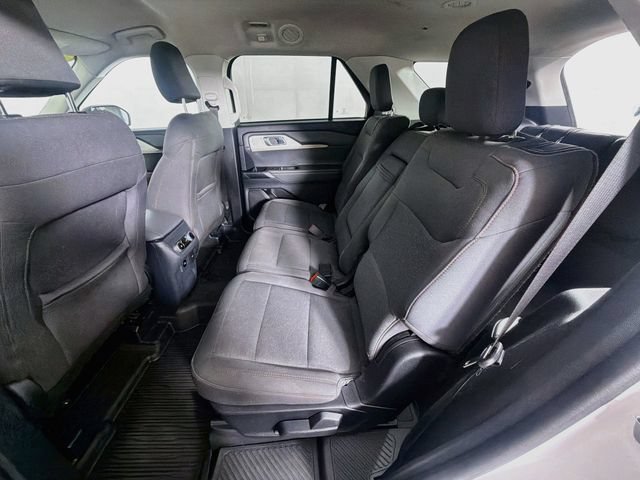 Used 2025 Ford Explorer Active AWD/4WD image 25