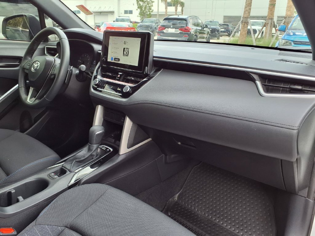 Used 2025 Toyota Corolla Cross AWD Hybrid w/ Moonroof Package image 12