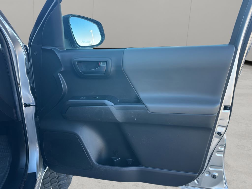 Used 2022 Toyota Tacoma SR AWD/4WD image 26