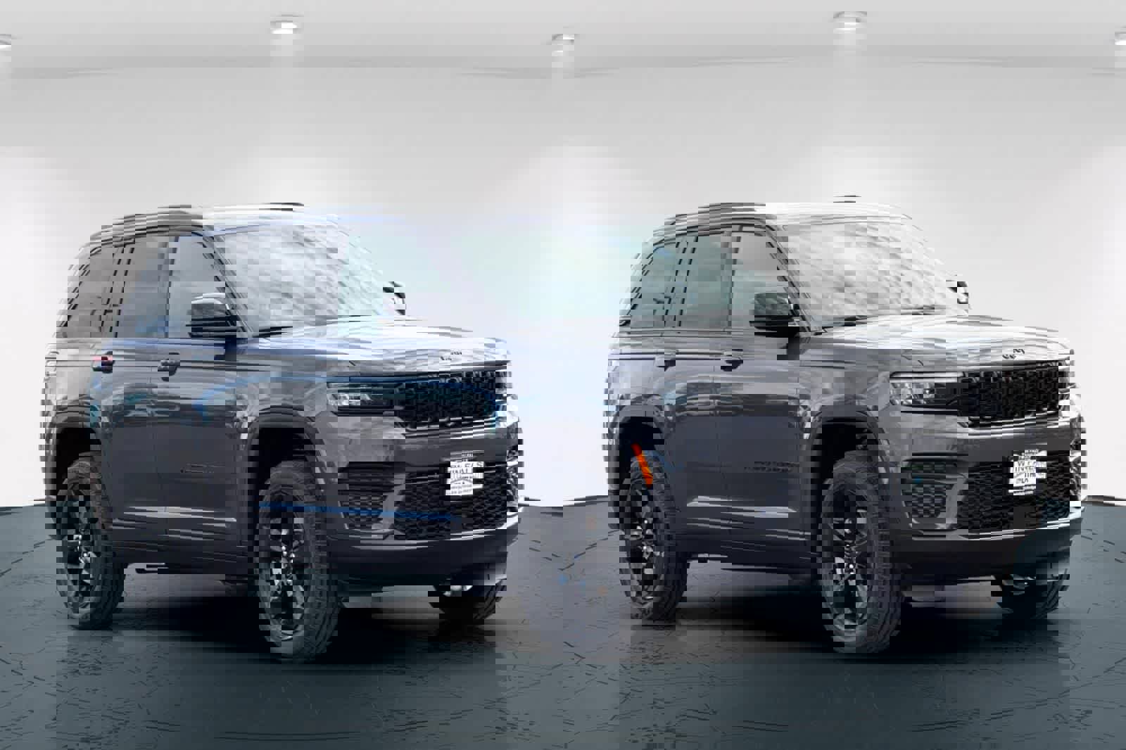 New 2025 Jeep Grand Cherokee Altitude image 5