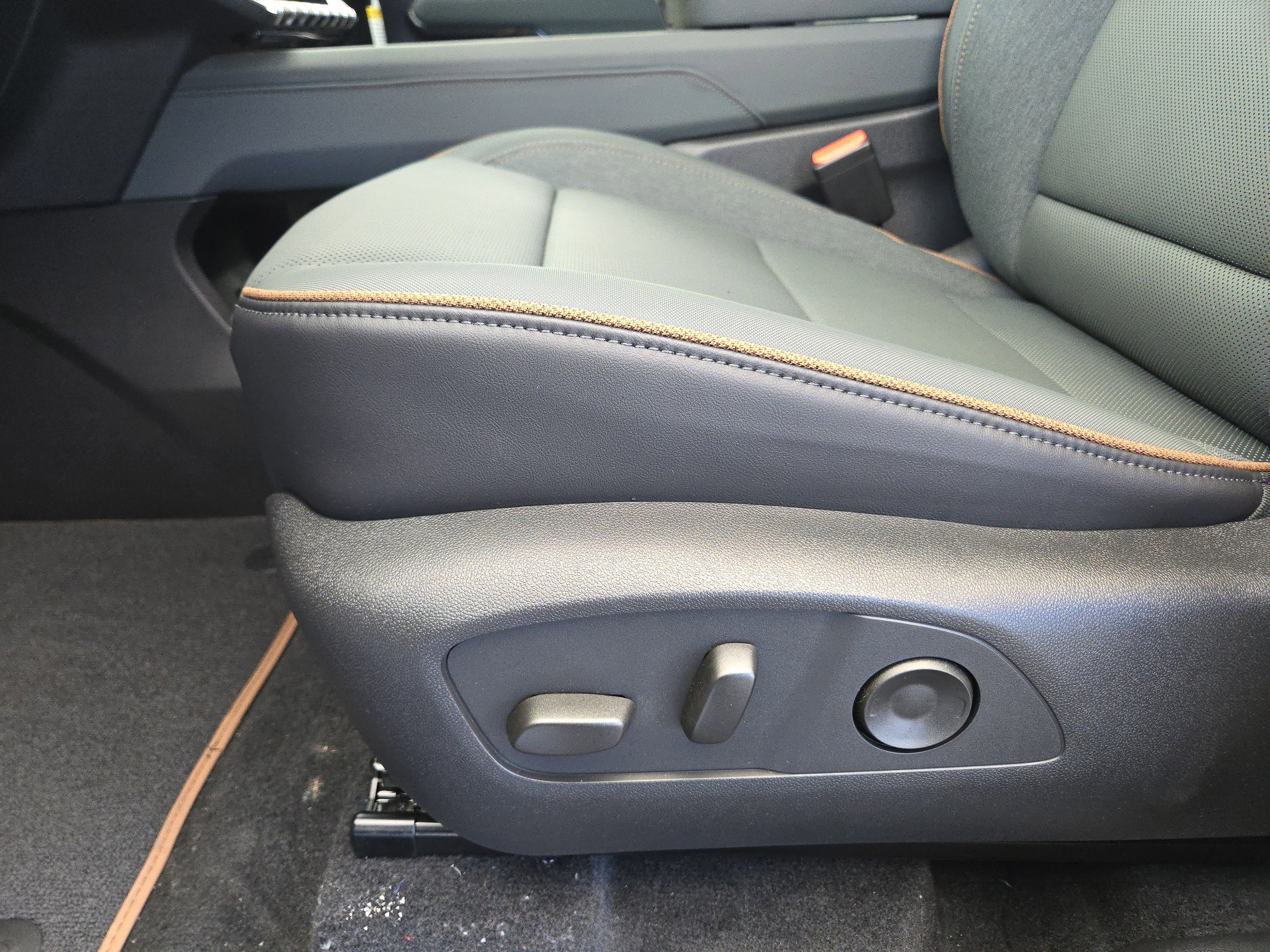 New 2026 GMC Acadia AT4 w/ Luxury Package image 19