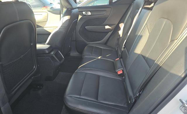 Used 2021 Volvo XC40 T4 Momentum w/ Protection Package Premier image 9