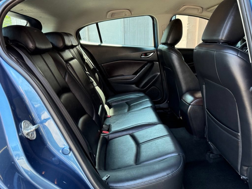 Used 2018 MAZDA MAZDA3 Touring FWD image 17