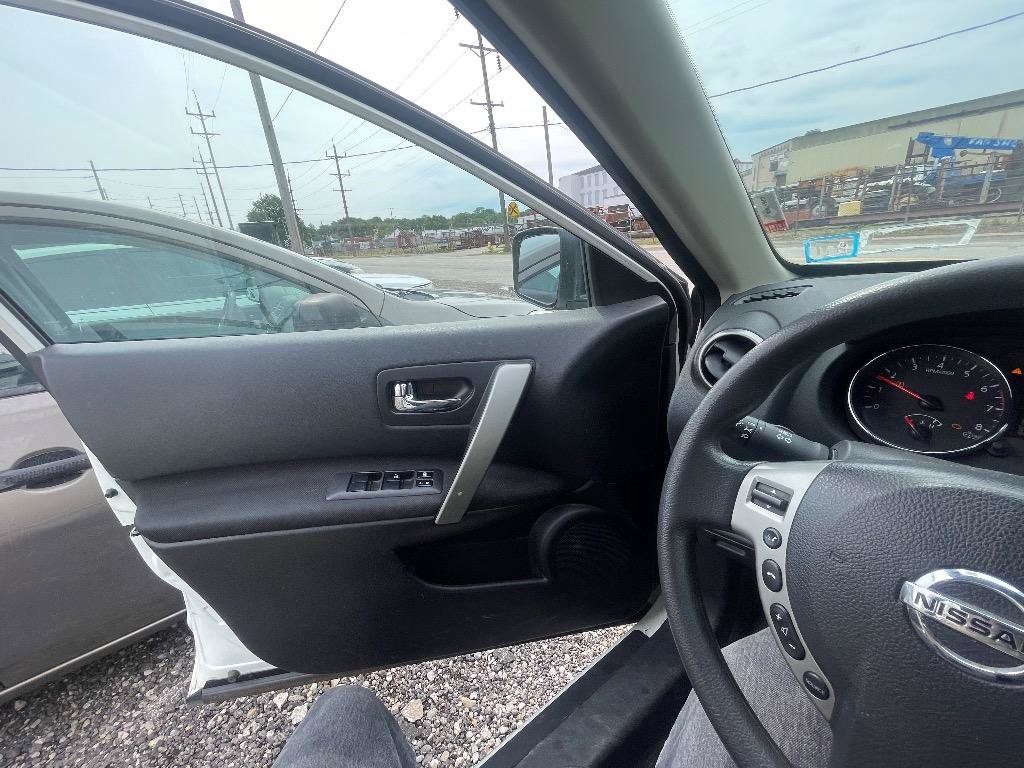 Used 2014 Nissan Rogue S w/ Convenience Package AWD/4WD image 13