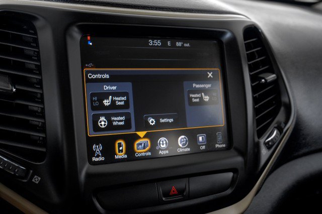 Used 2016 Jeep Cherokee Latitude w/ Cold Weather Group AWD/4WD image 21