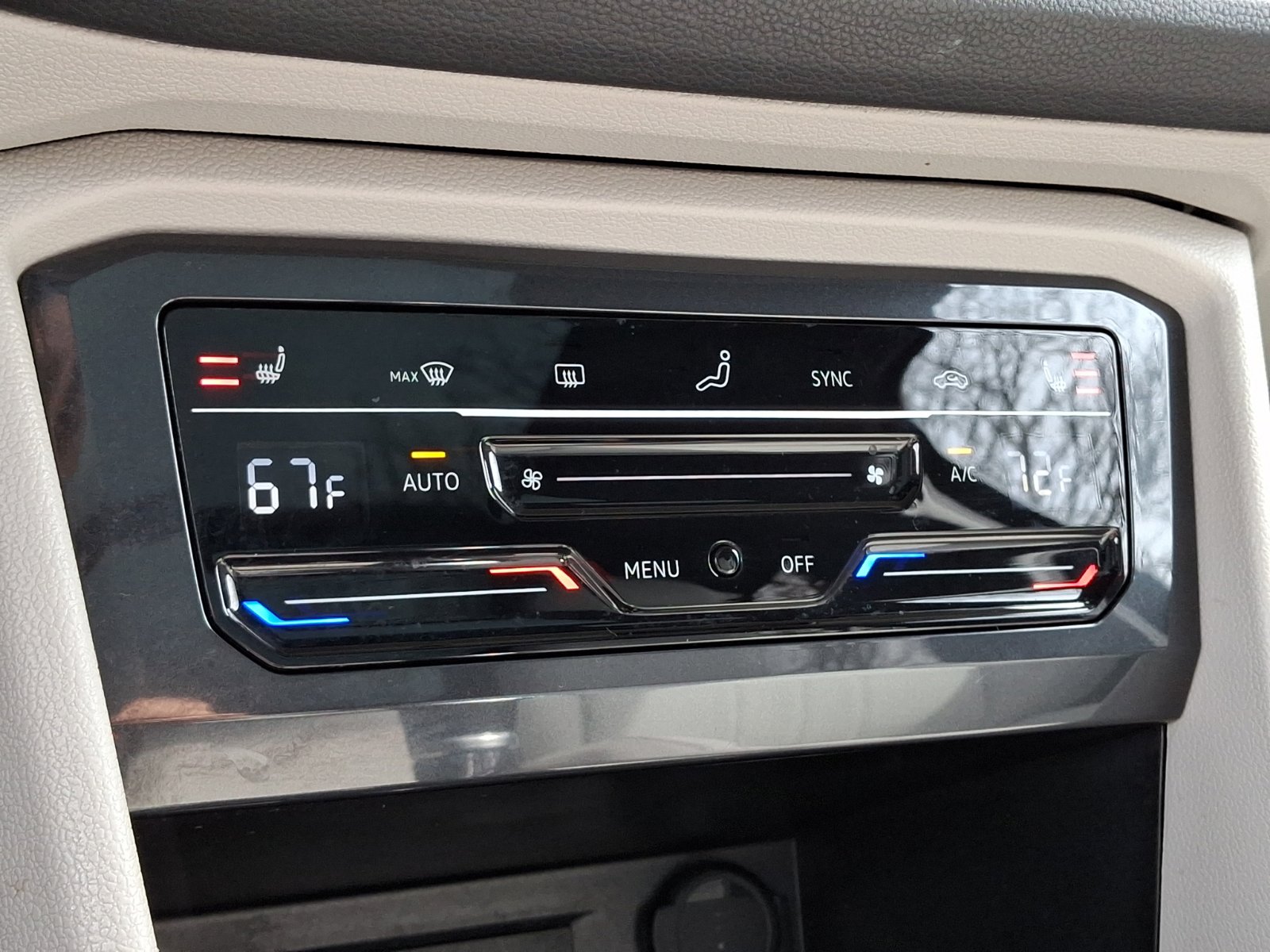 Certified 2022 Volkswagen Tiguan SE R-Line image 17