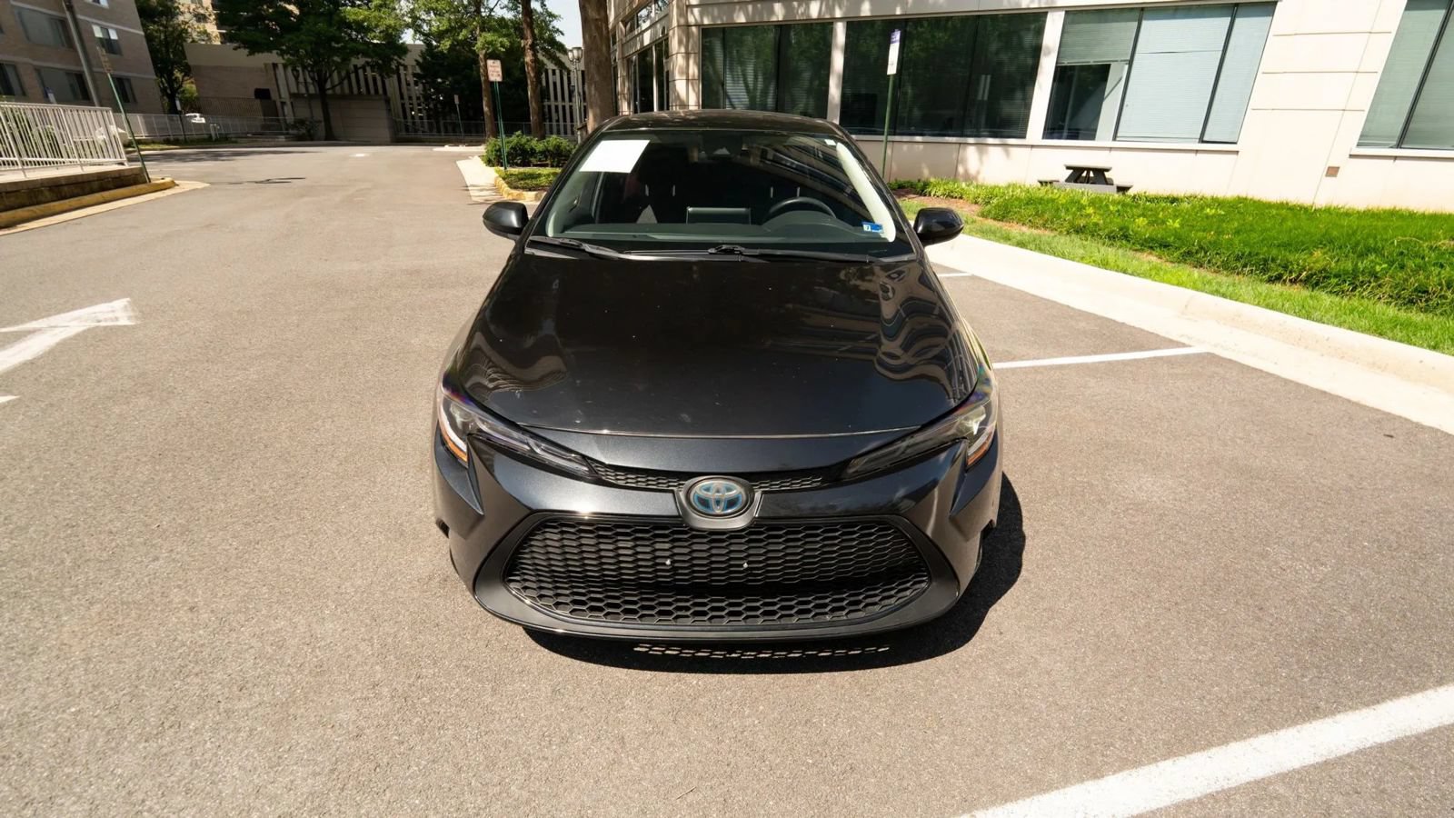 Used 2021 Toyota Corolla LE FWD image 9