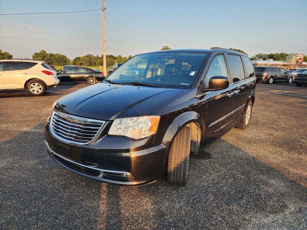 Used 2014 Chrysler Town & Country Touring w/ Driver Convenience Group FWD image 11