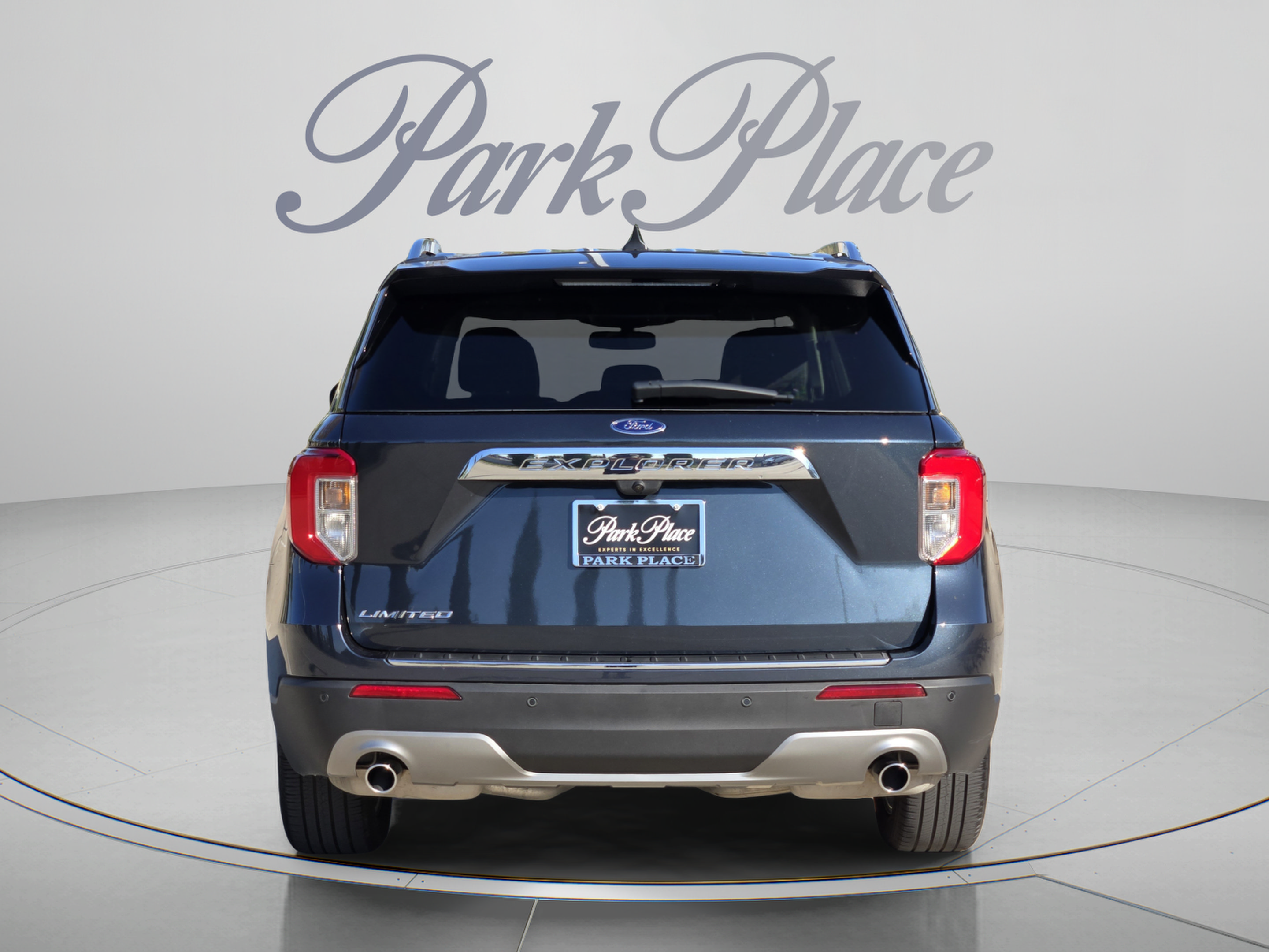 Used 2023 Ford Explorer Limited w/ Limited Technology Package RWD image 3