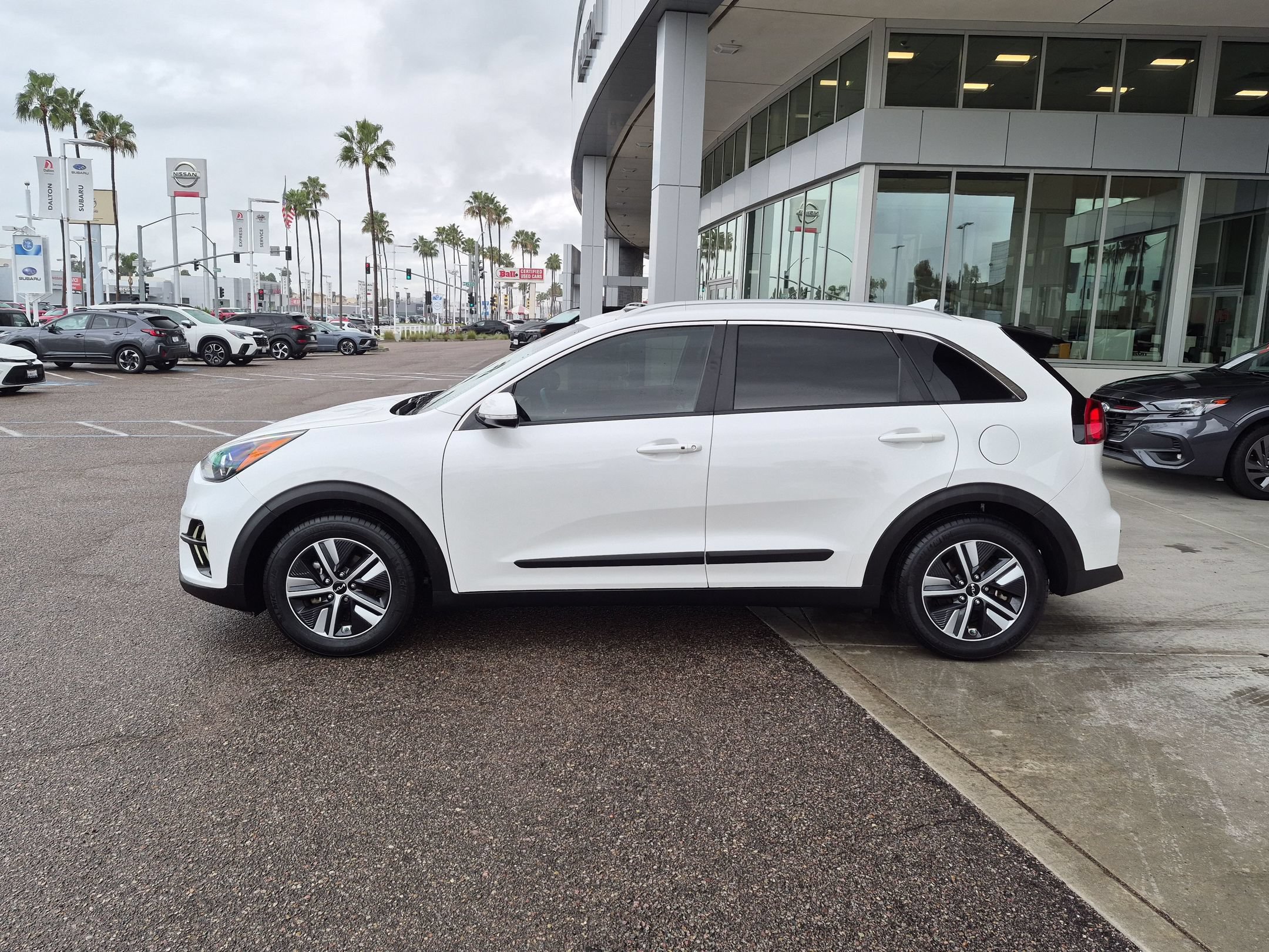 Used 2022 Kia Niro EX Premium FWD image 4