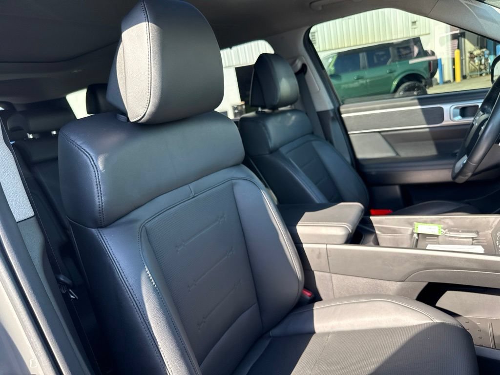 Used 2025 Hyundai Santa Fe Limited AWD/4WD image 36