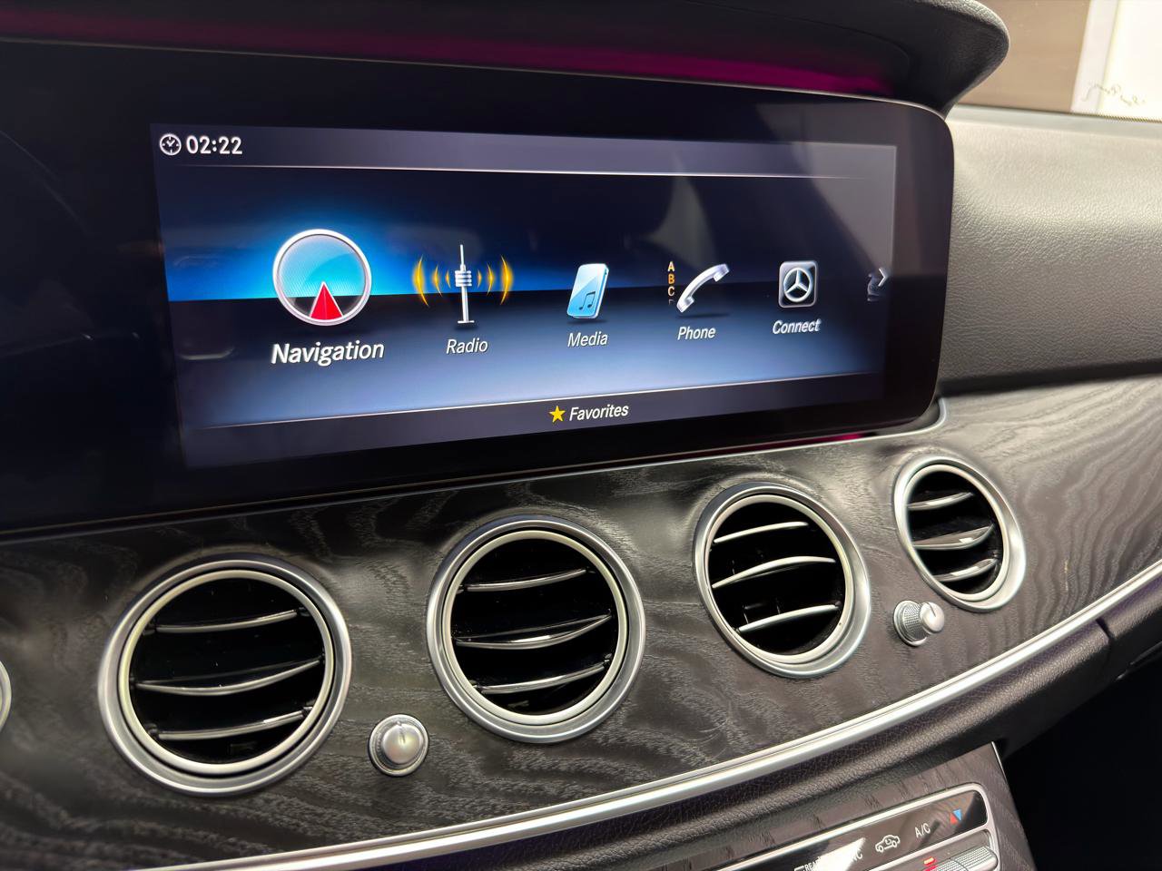 Used 2020 Mercedes-Benz E 350 E 350 4MATIC Sedan w/ Parking Assistance Package image 21