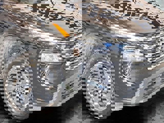 Used 2025 Nissan Rogue SV image 28