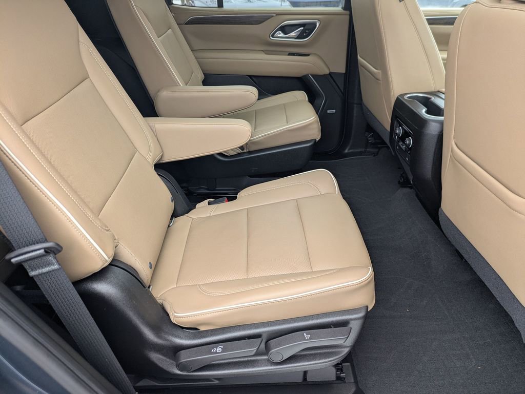 Used 2021 Chevrolet Tahoe Premier w/ Premium Package image 19