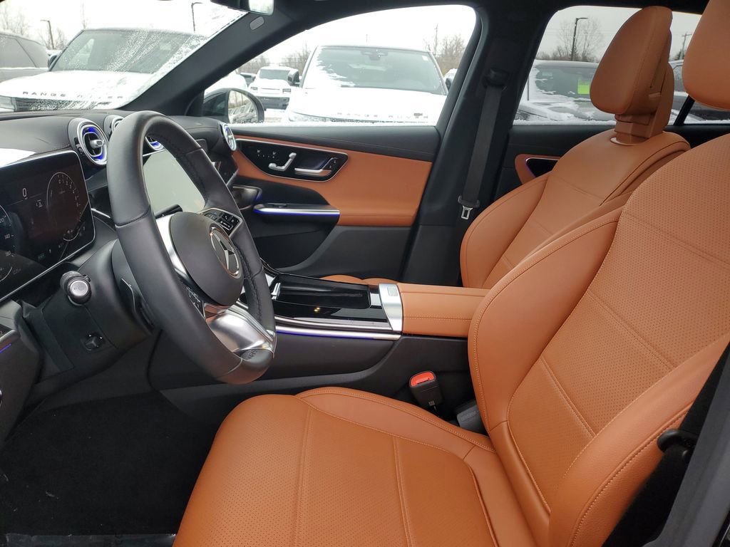 Used 2025 Mercedes-Benz GLC 350e image 8