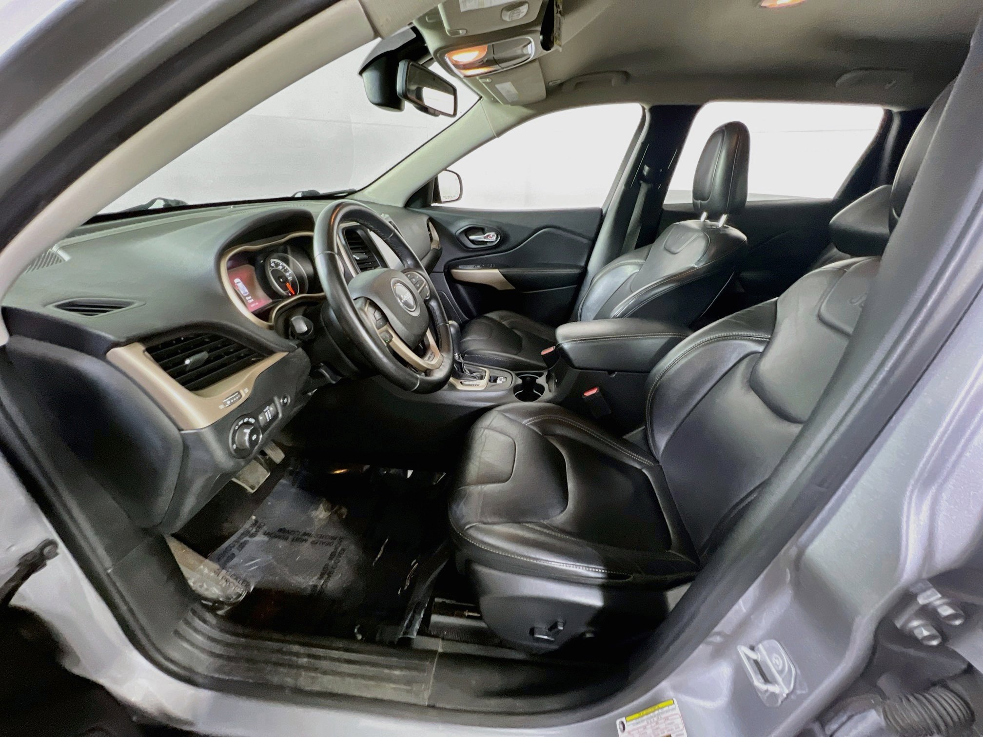 Used 2018 Jeep Cherokee Limited AWD/4WD image 20