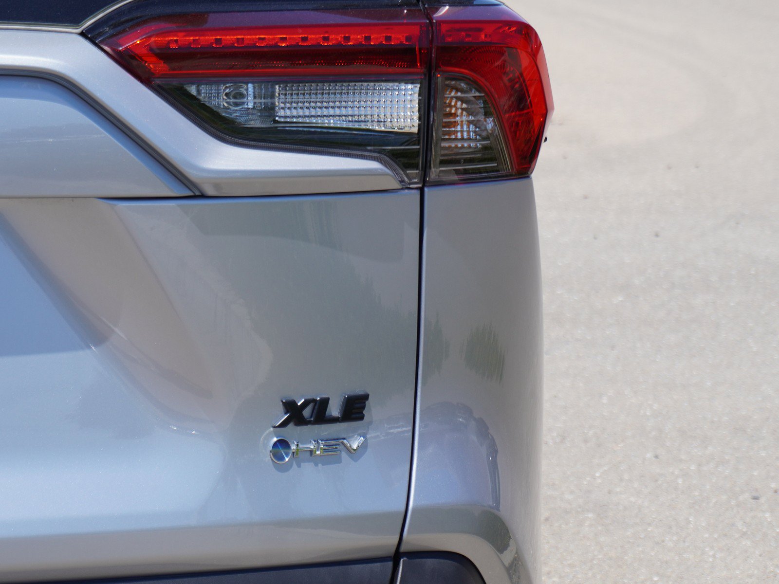 Used 2025 Toyota RAV4 XLE AWD/4WD image 11