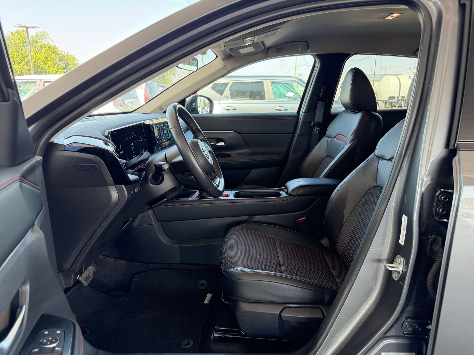 Used 2026 Nissan Kicks SR FWD image 21