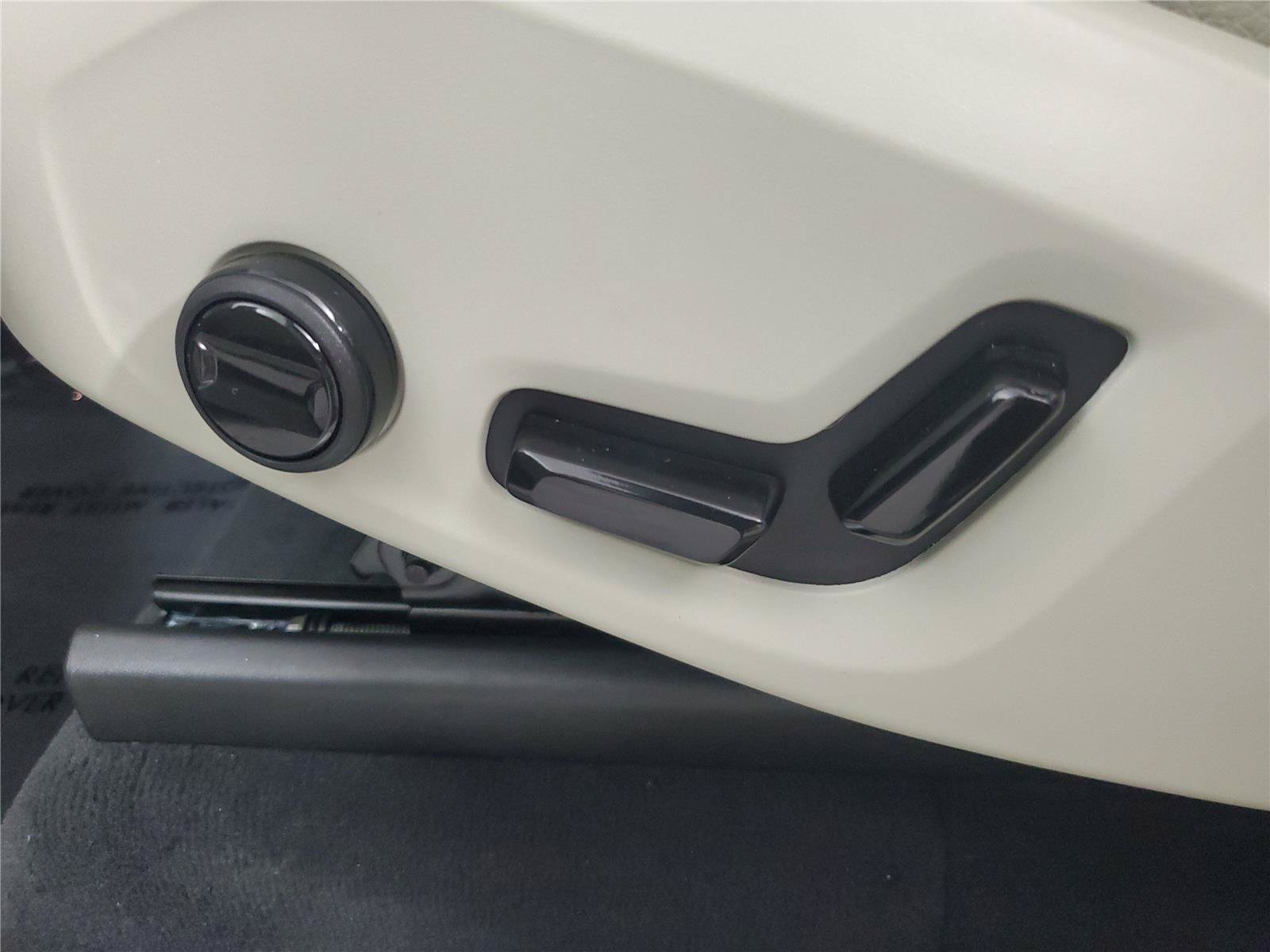 Certified 2025 Volvo XC90 B5 Plus w/ Protection Package AWD/4WD image 20