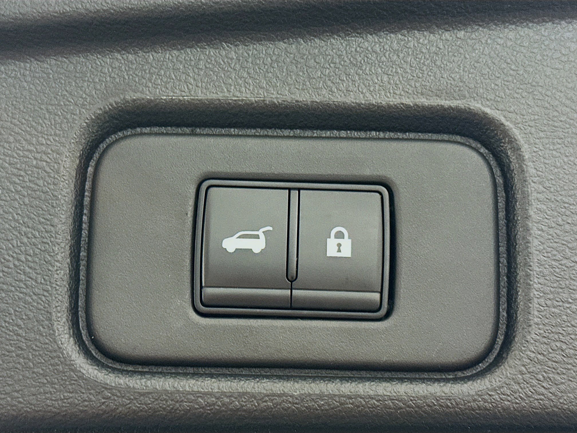 Used 2025 Nissan Pathfinder SV FWD image 30