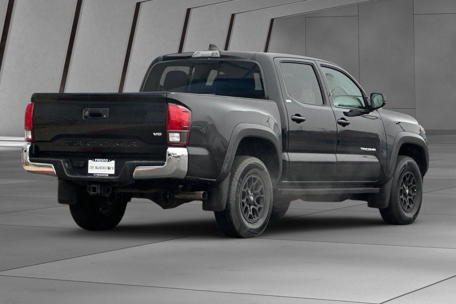 Used 2022 Toyota Tacoma SR5 image 4
