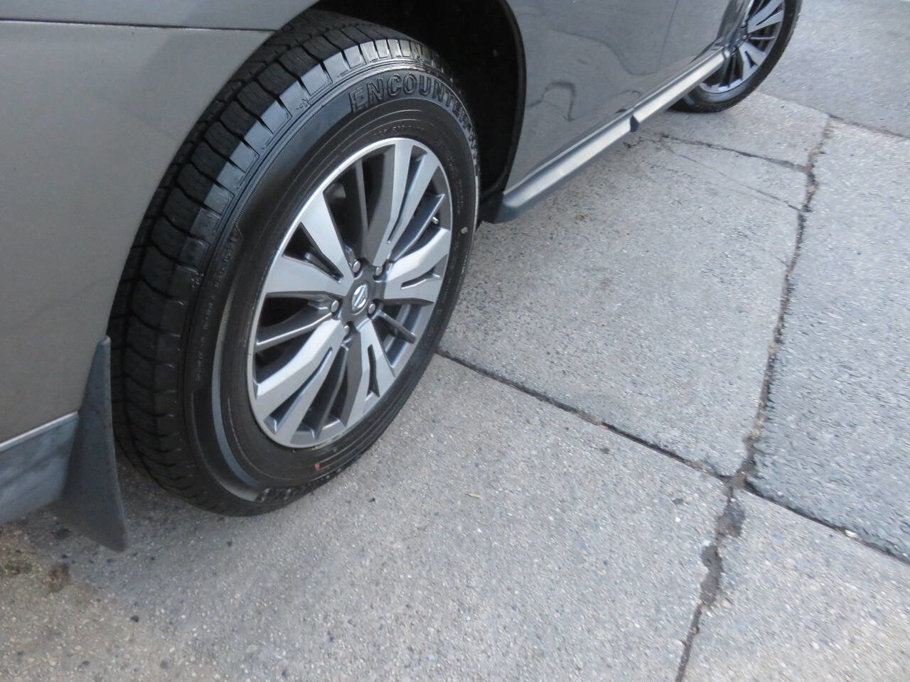 Used 2017 Nissan Pathfinder S image 36