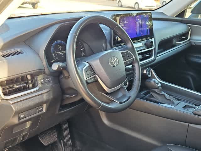 Used 2025 Toyota Grand Highlander AWD image 10