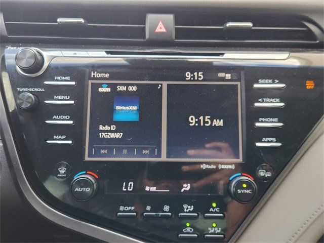 Used 2020 Toyota Camry SE w/ Sunroof Package FWD image 5