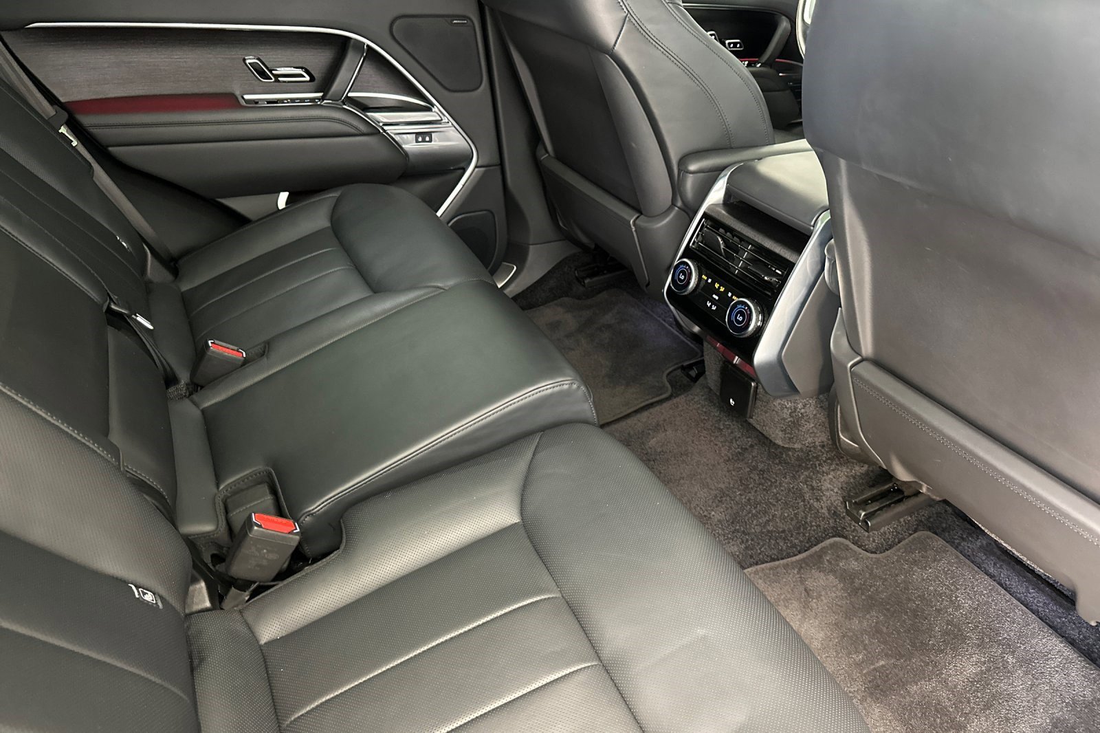 Used 2023 Land Rover Range Rover SE image 30