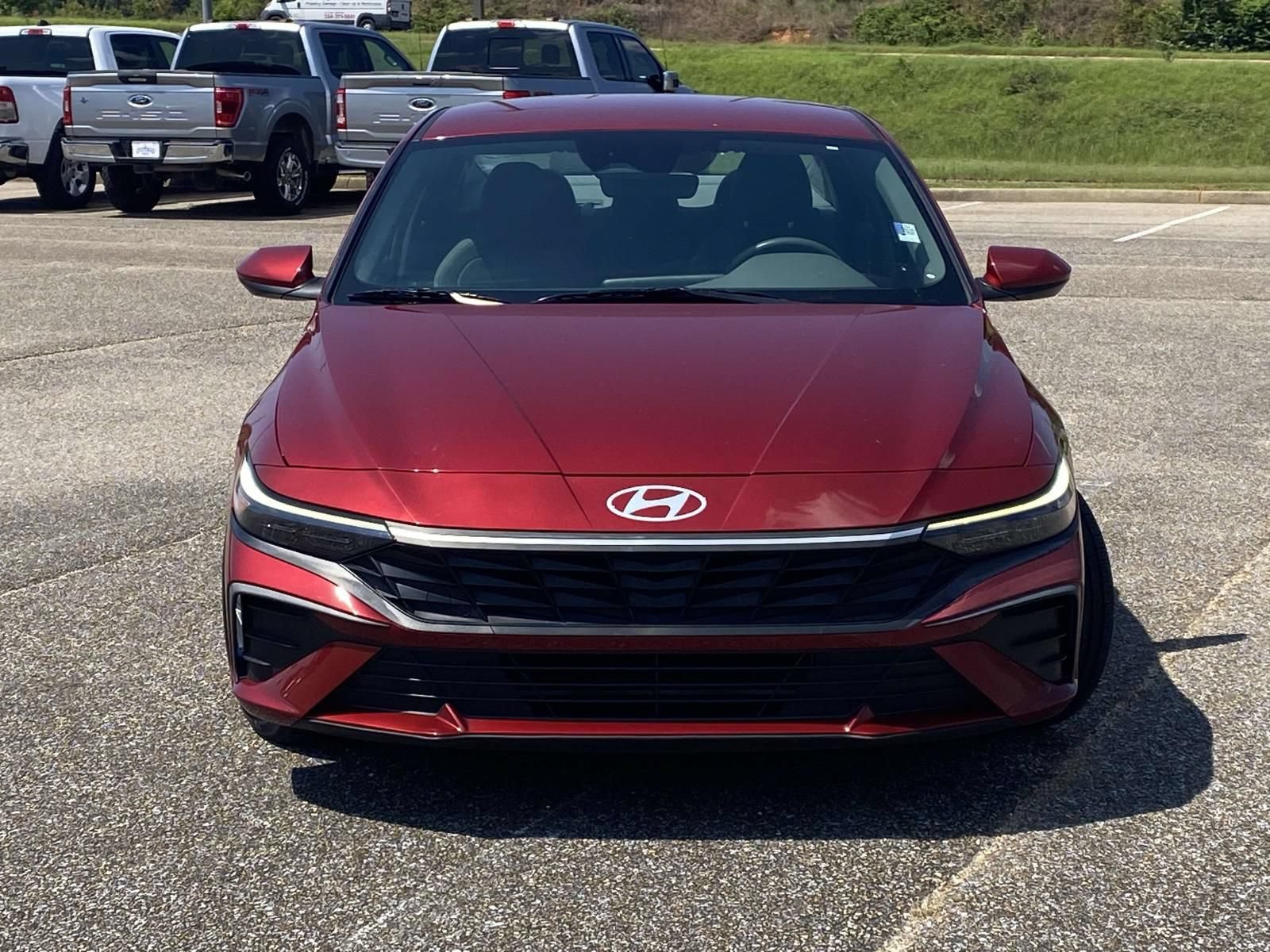 Used 2024 Hyundai Elantra SEL FWD image 2