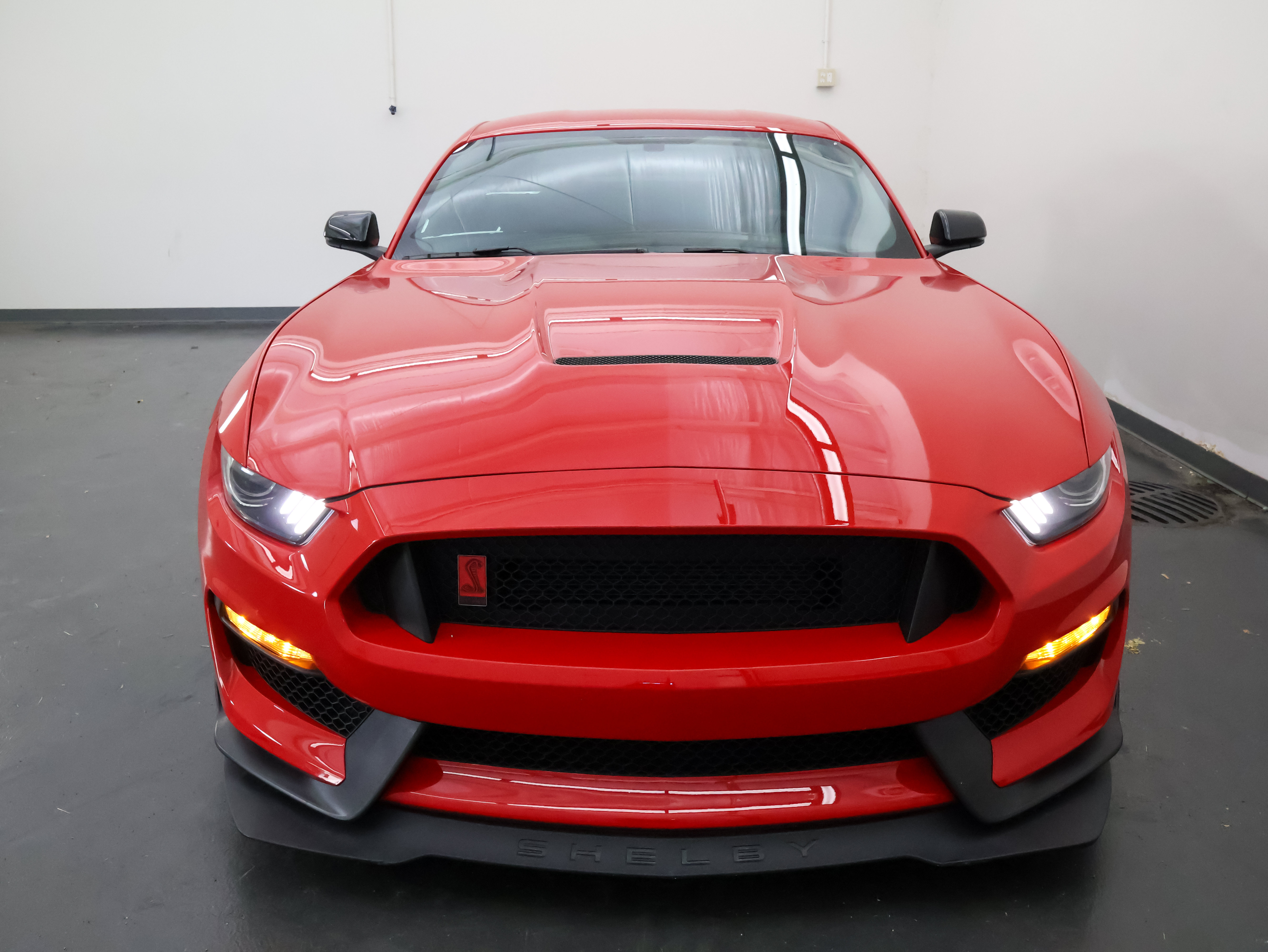 Used 2017 Ford Mustang Shelby GT350R w/ GT350R Equipment Group 920A RWD image 8