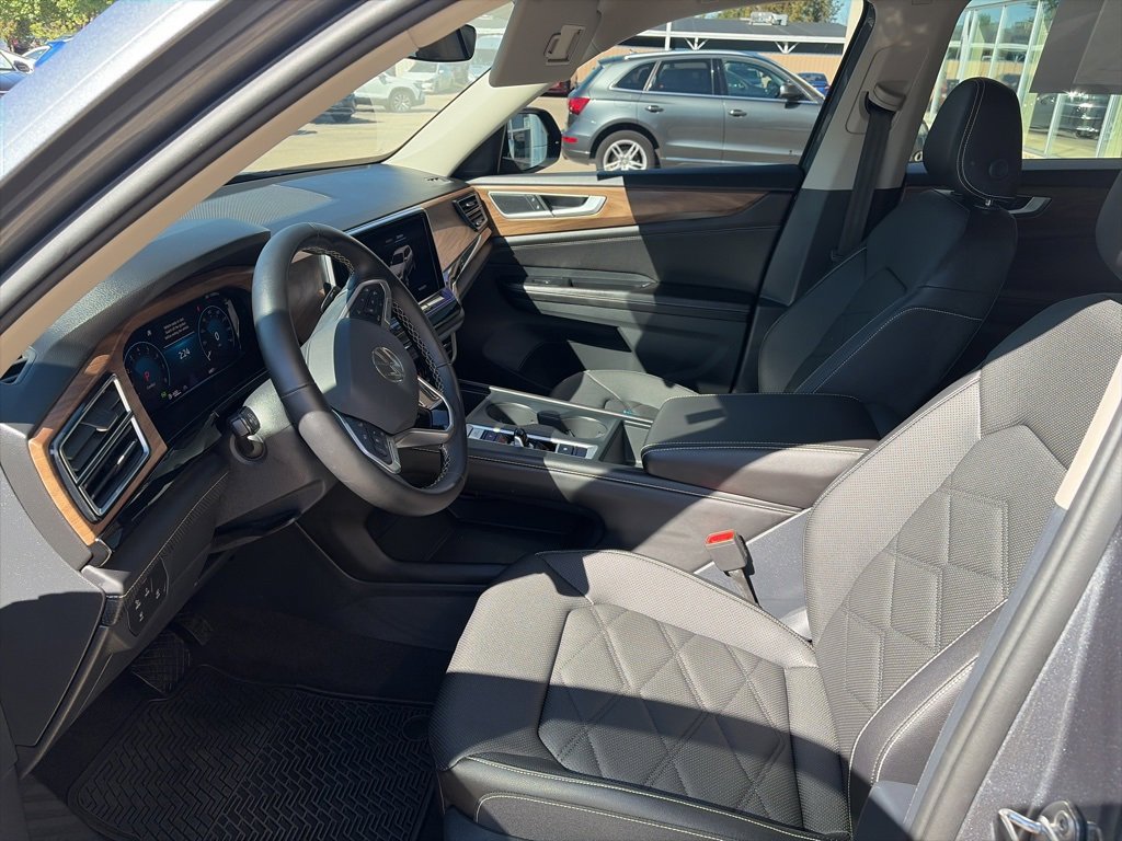 Certified 2025 Volkswagen Atlas SE image 12