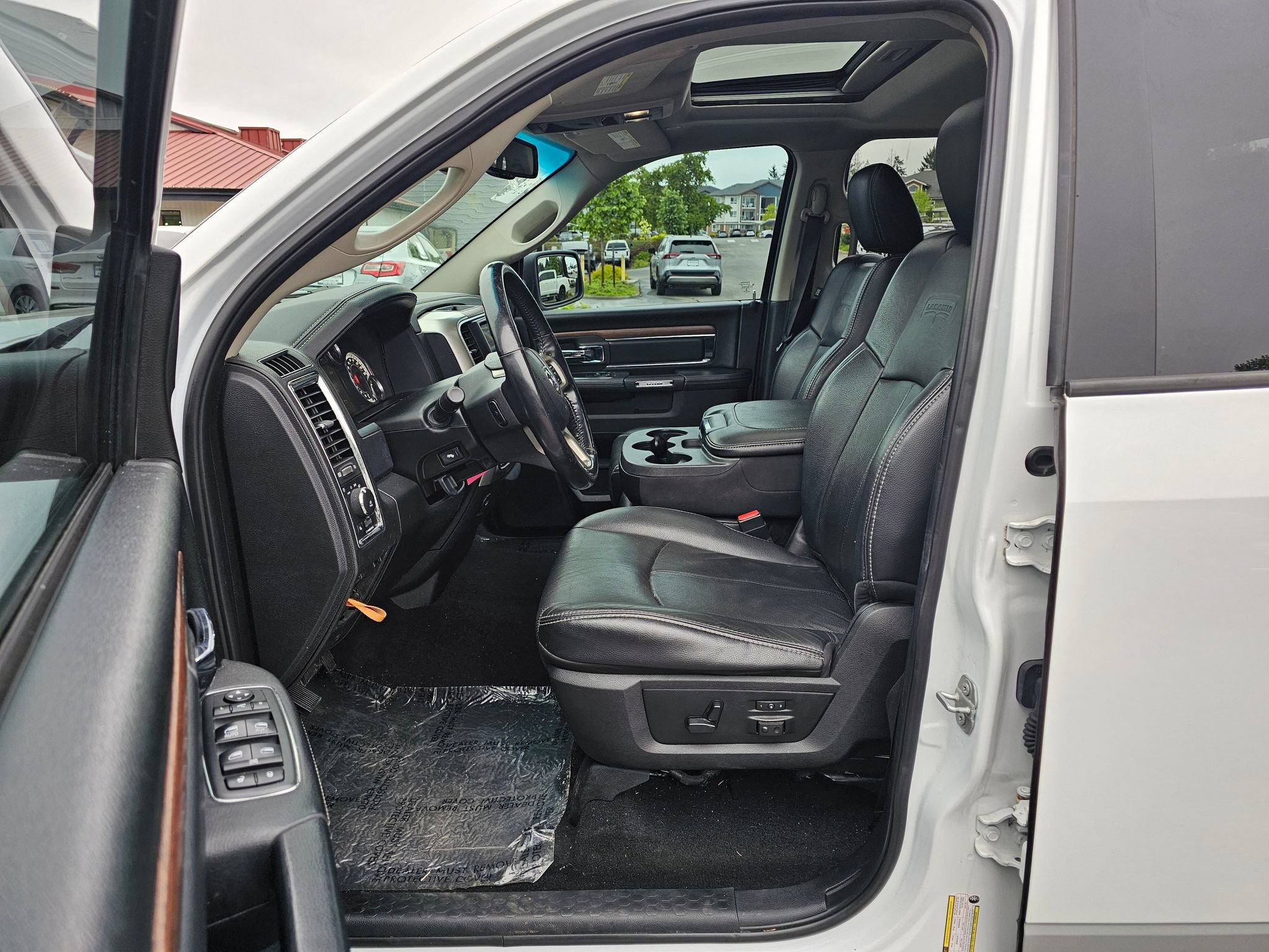 Used 2018 RAM 1500 Laramie AWD/4WD image 29