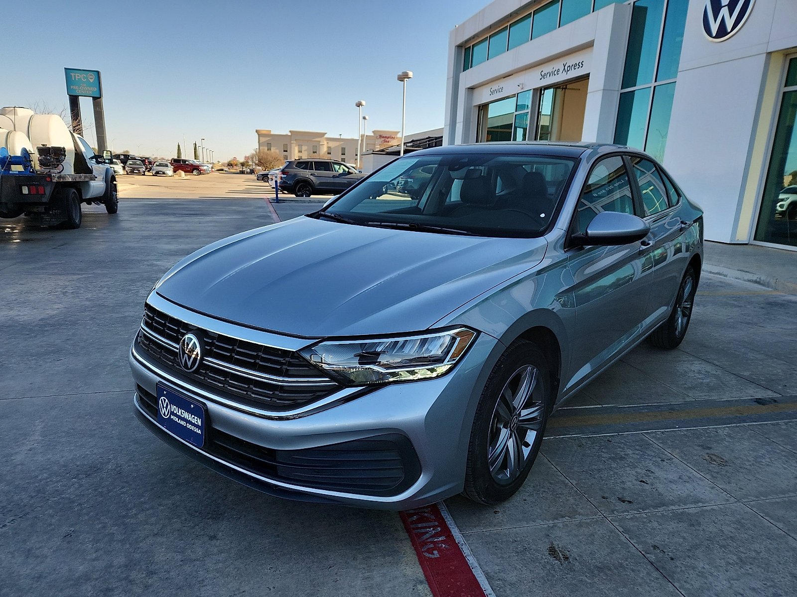 Certified 2024 Volkswagen Jetta SE image 3