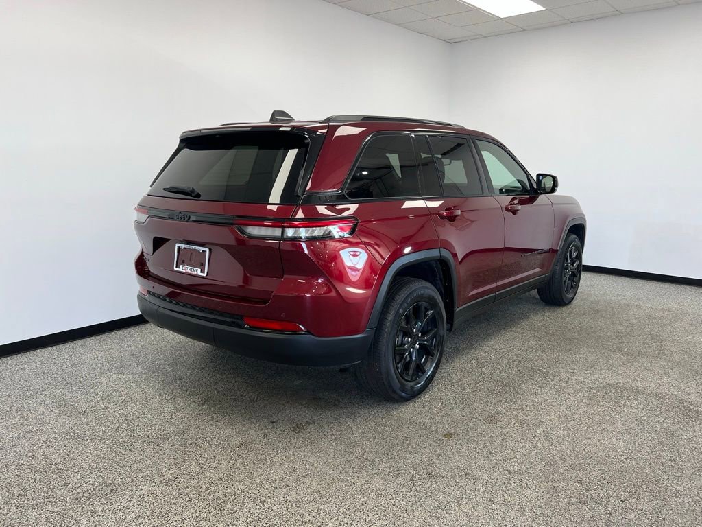 Used 2024 Jeep Grand Cherokee Altitude image 19