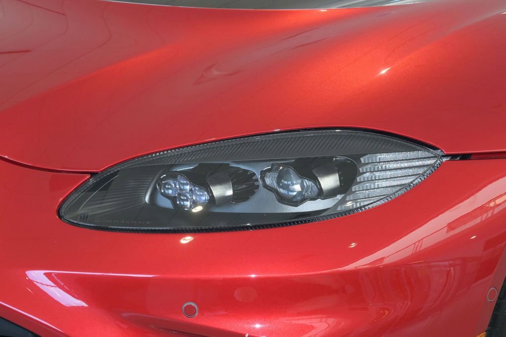 Used 2023 Aston Martin V12 Vantage Roadster RWD image 17