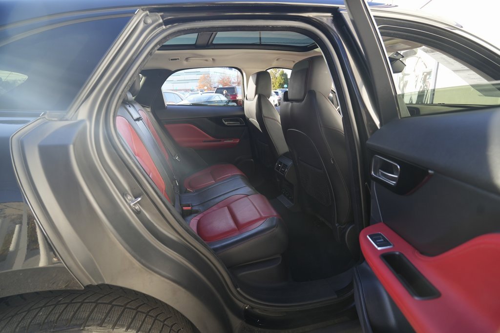 Used 2017 Jaguar F-PACE R-Sport image 23