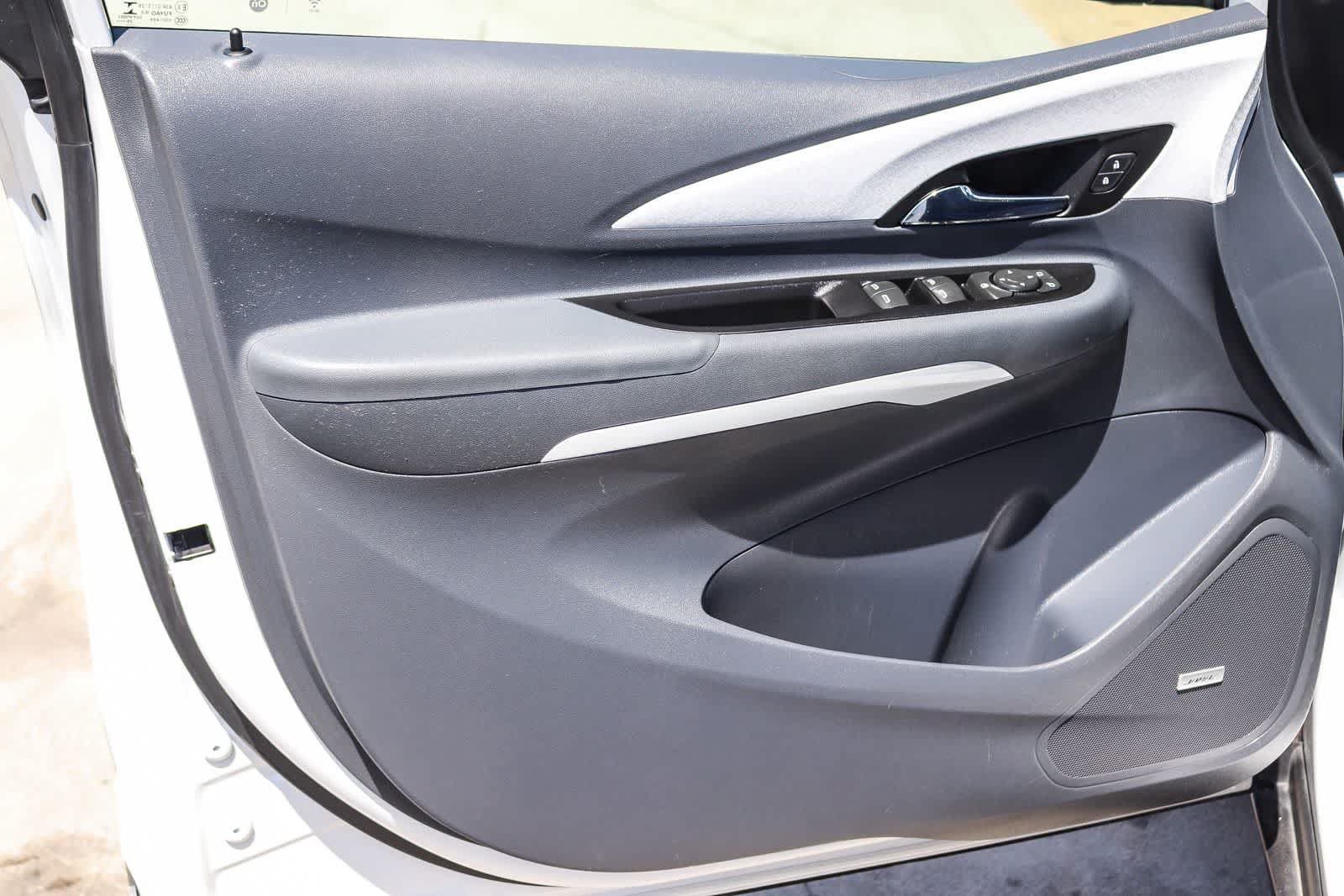 Used 2020 Chevrolet Bolt Premier w/ Infotainment Package FWD image 20