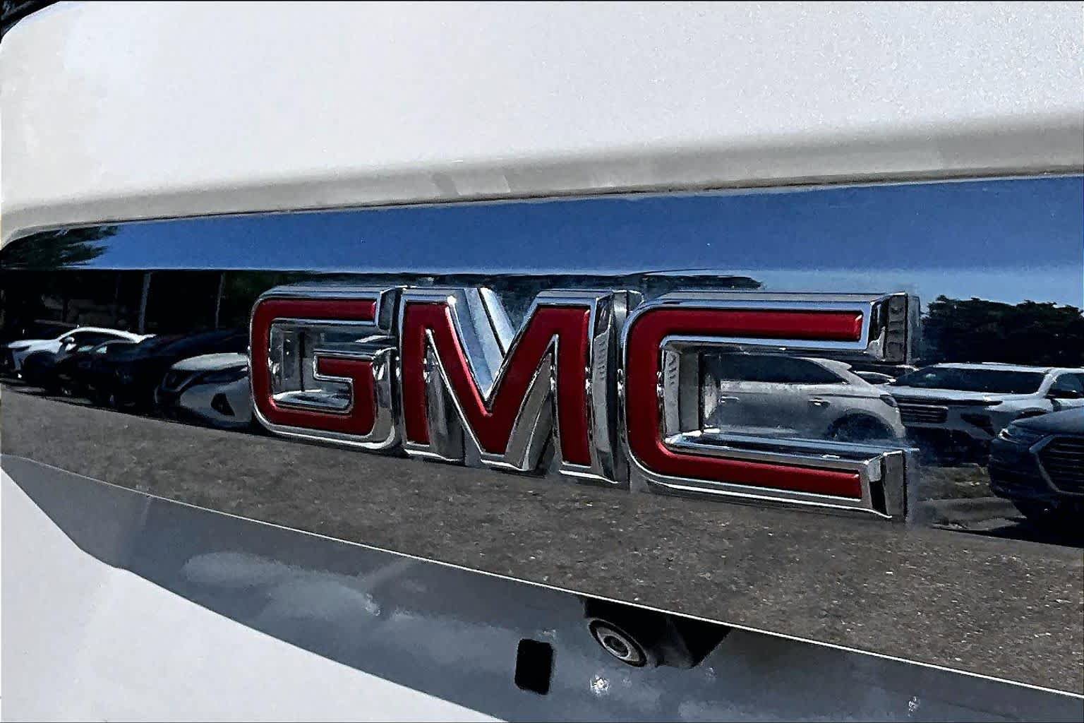 Used 2024 GMC Yukon SLT w/ SLT Luxury Package AWD/4WD image 30