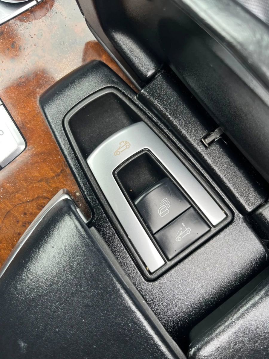 Used 2013 Mercedes-Benz SL 550 w/ Premium Pkg image 21