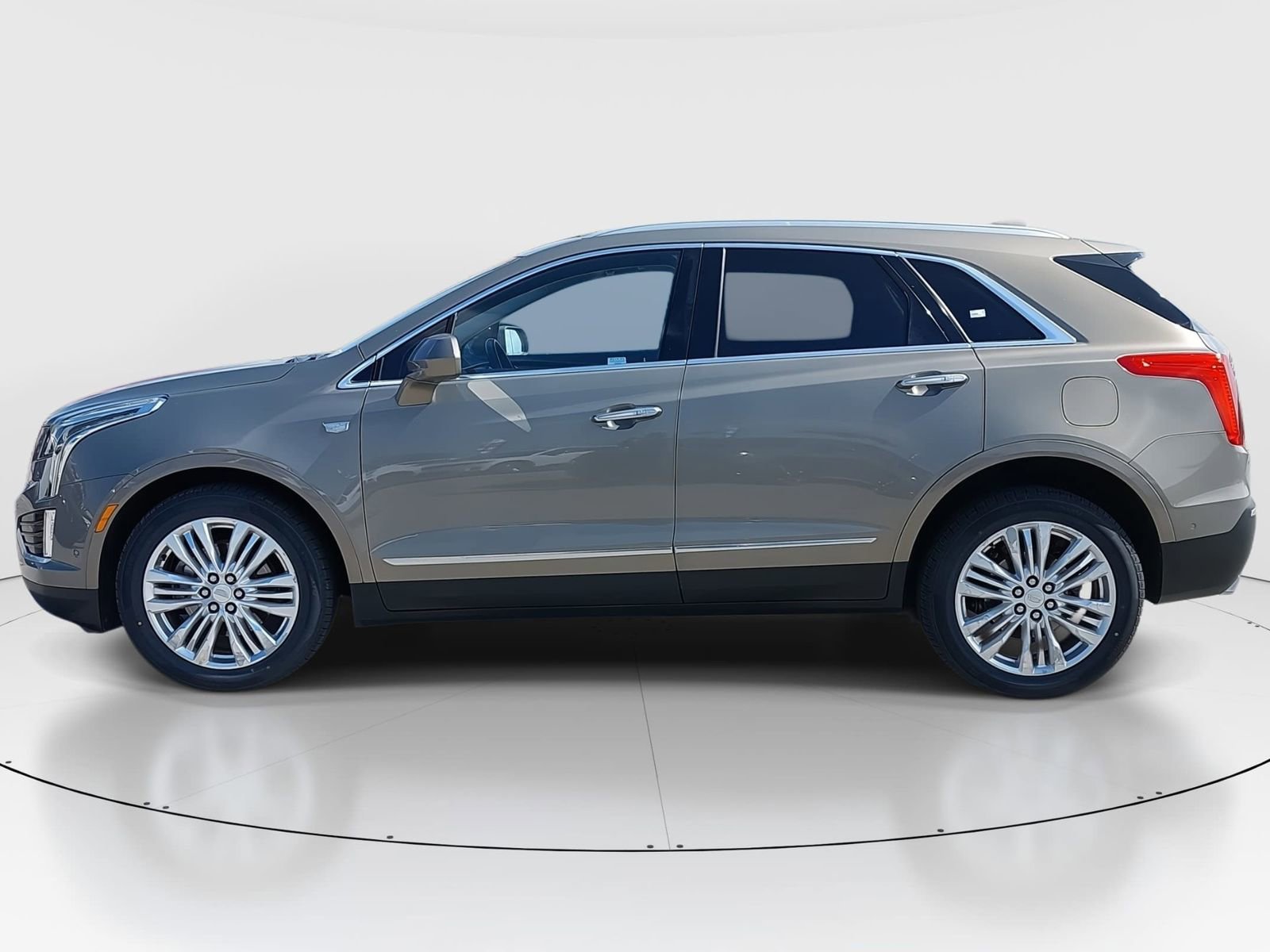 Used 2019 Cadillac XT5 Premium Luxury w/ Driver Assist Package image 8