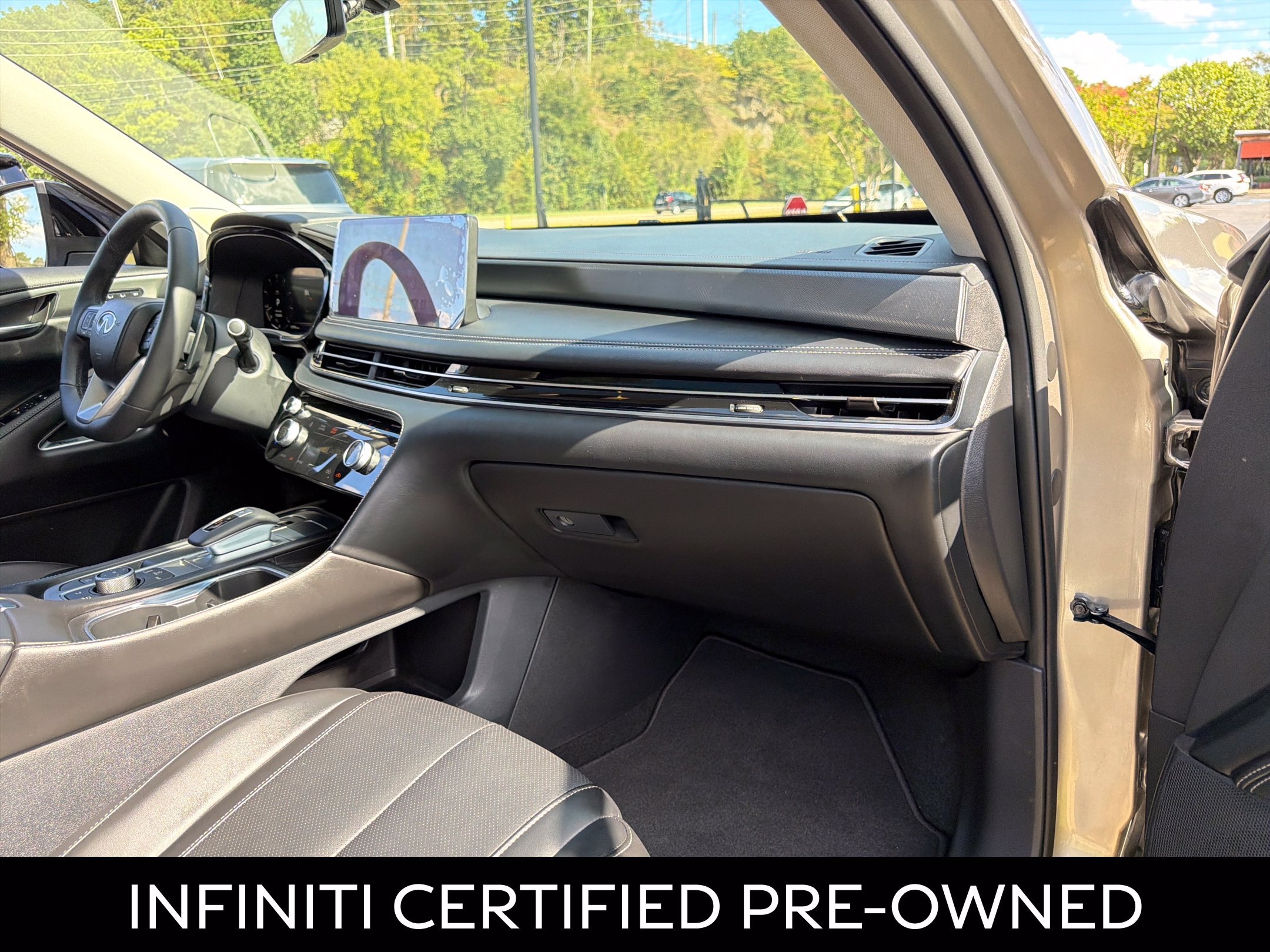 Certified 2026 INFINITI QX60 Luxe w/ Family Package FWD image 38
