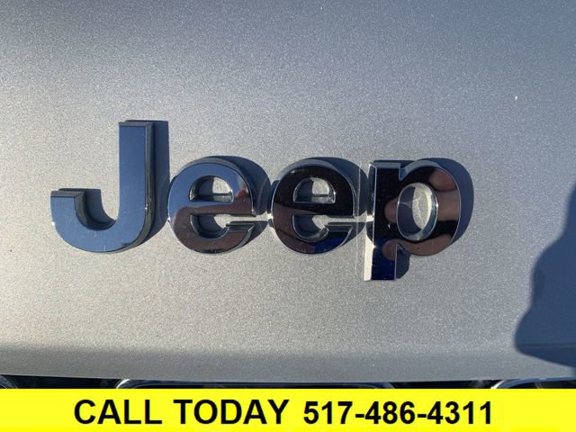 Used 2023 Jeep Grand Cherokee Limited image 31