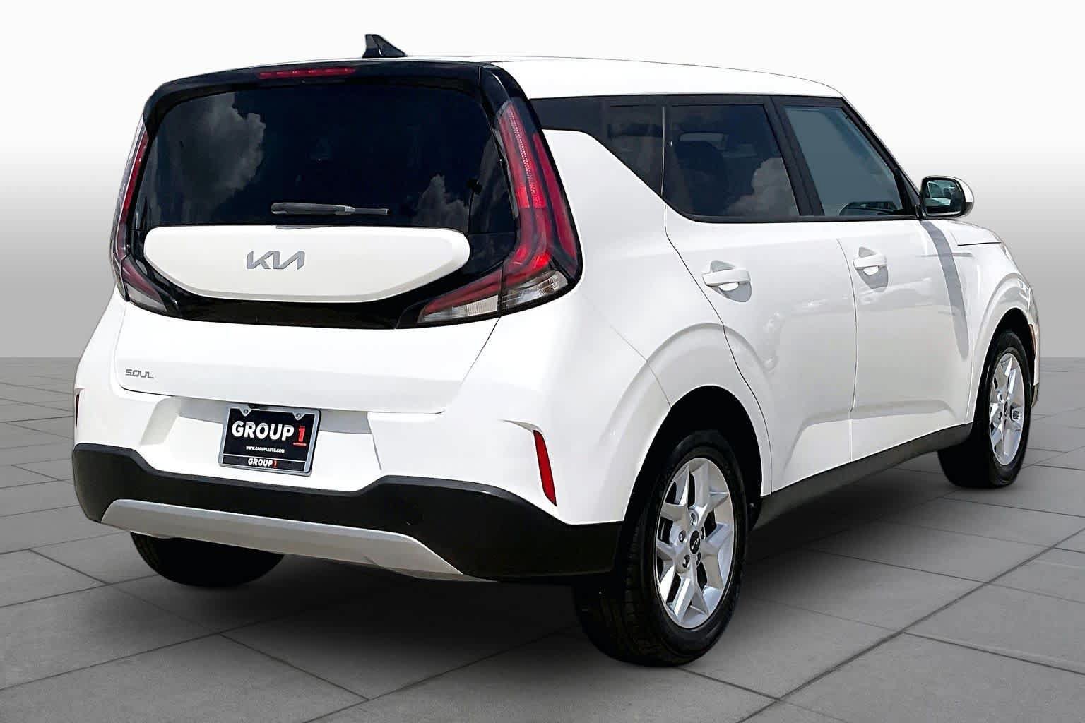 Used 2023 Kia Soul LX w/ LX Technology Package FWD image 13