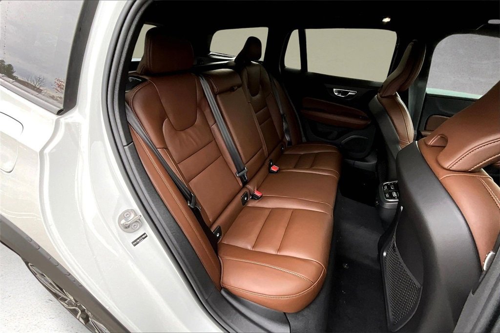 New 2026 Volvo V60 B5 Cross Country Ultra w/ Climate Package image 10
