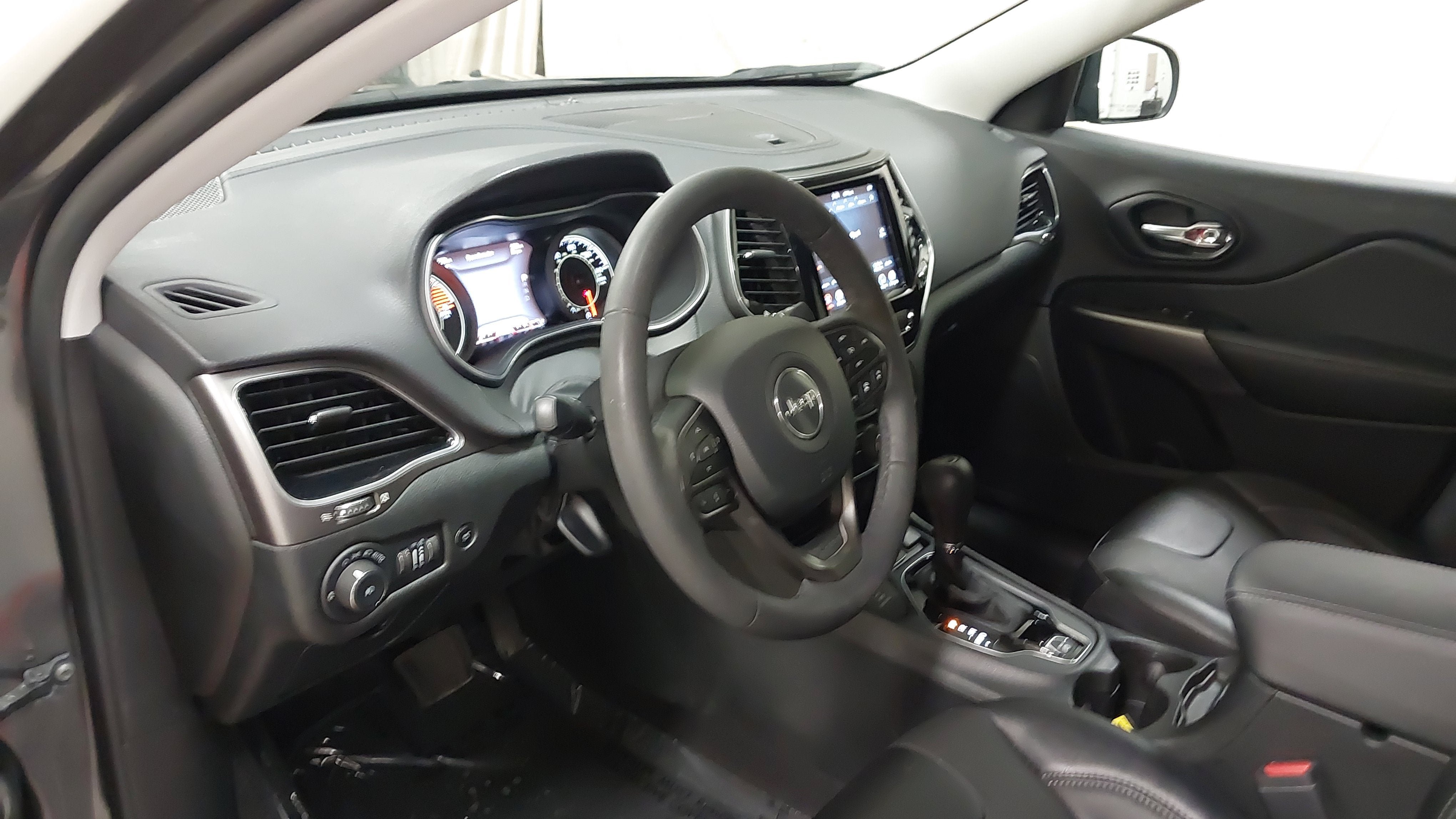 Used 2022 Jeep Cherokee Limited AWD/4WD image 18